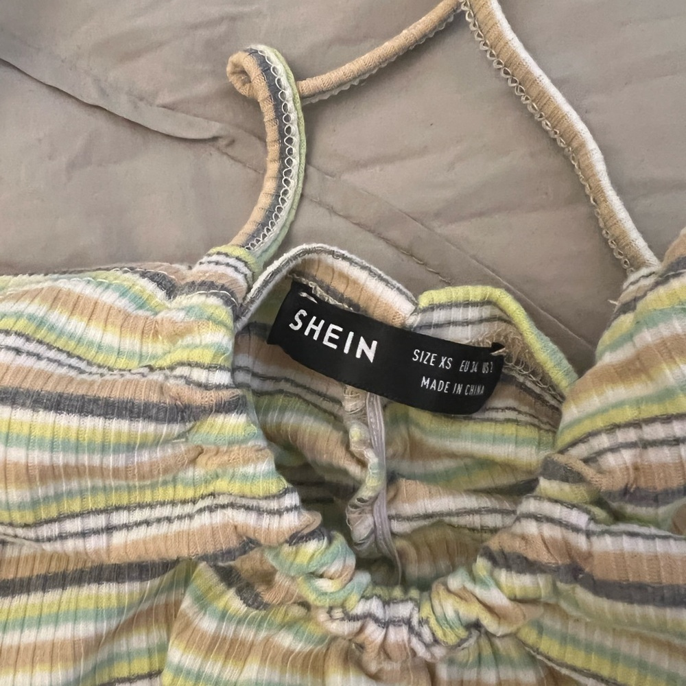 crop top - Picture 3 of 3